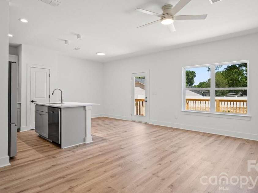 2160 Fieldcrest Avenue, Gastonia, NC 28054.  MLS# CAR4378667, YatesRealty ID 22008. 