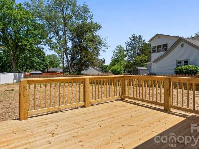 2160 Fieldcrest Avenue, Gastonia, NC 28054.  MLS# CAR4378667, YatesRealty ID 22008. 