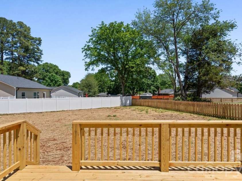 2160 Fieldcrest Avenue, Gastonia, NC 28054.  MLS# CAR4378667, YatesRealty ID 22008. 