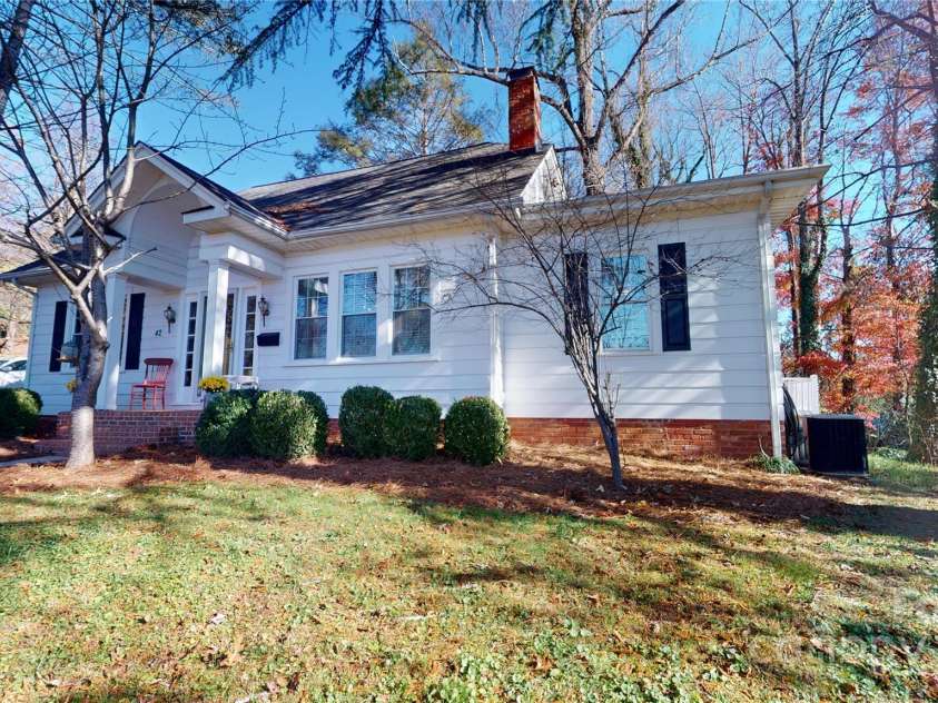 42 Viewpoint Drive, Marion, NC 28752.  MLS# CAR4201794, YatesRealty ID 22008. 