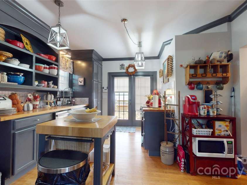 42 Viewpoint Drive, Marion, NC 28752.  MLS# CAR4201794, YatesRealty ID 22008. 