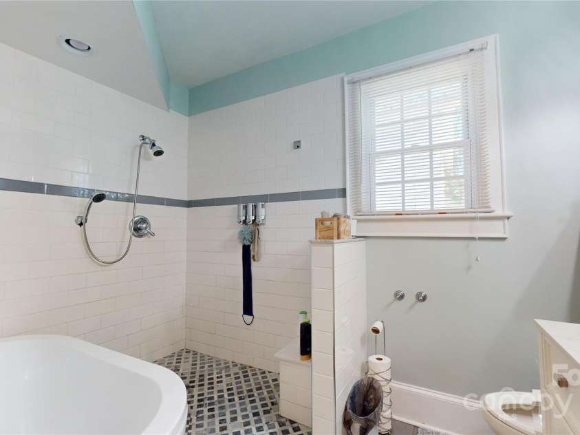 42 Viewpoint Drive, Marion, NC 28752.  MLS# CAR4201794, YatesRealty ID 22008. 