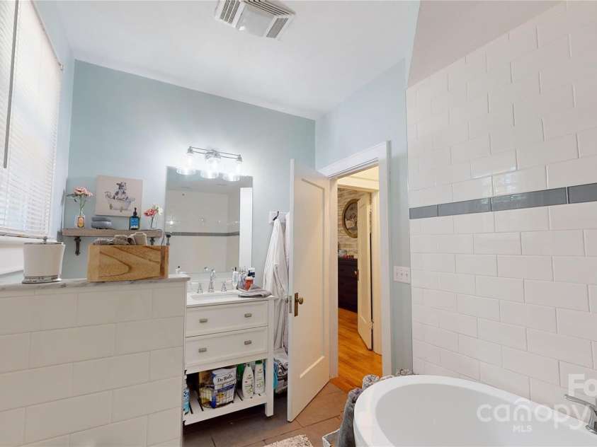 42 Viewpoint Drive, Marion, NC 28752.  MLS# CAR4201794, YatesRealty ID 22008. 