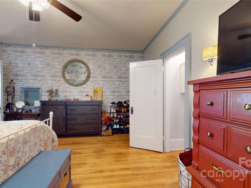 42 Viewpoint Drive, Marion, NC 28752.  MLS# CAR4201794, YatesRealty ID 22008. 