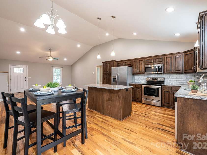 201 5th Avenue, Maiden, NC 28650.  MLS# CAR4267558, YatesRealty ID 22009. 