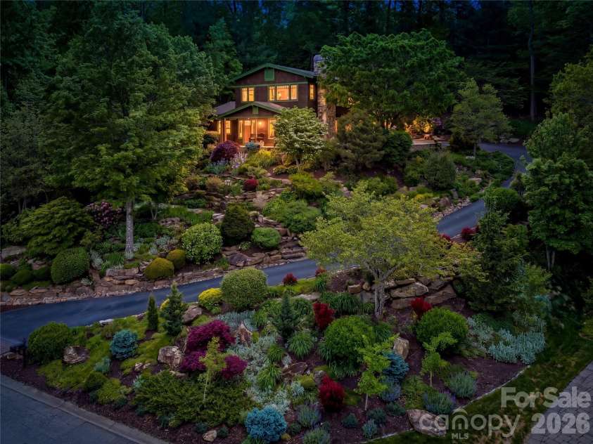 239 Senator Reynolds Road, Asheville, NC 28804.  MLS# CAR4358154, YatesRealty ID 22009. 