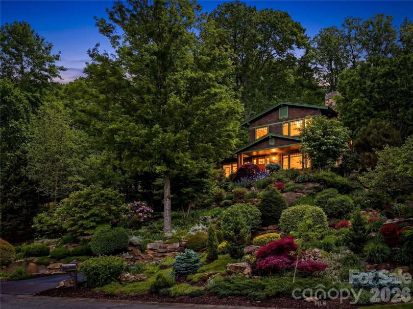 239 Senator Reynolds Road, Asheville, NC 28804.  MLS# CAR4358154, YatesRealty ID 22009. 