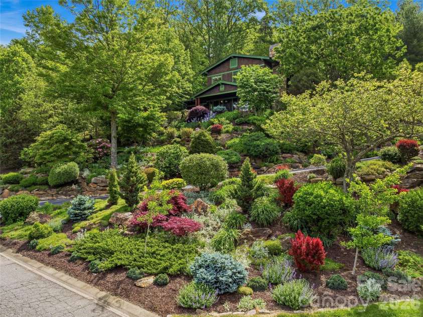 239 Senator Reynolds Road, Asheville, NC 28804.  MLS# CAR4358154, YatesRealty ID 22009. 