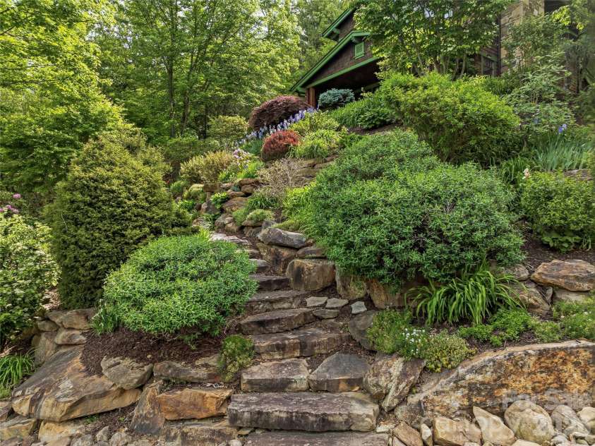 239 Senator Reynolds Road, Asheville, NC 28804.  MLS# CAR4358154, YatesRealty ID 22009. 