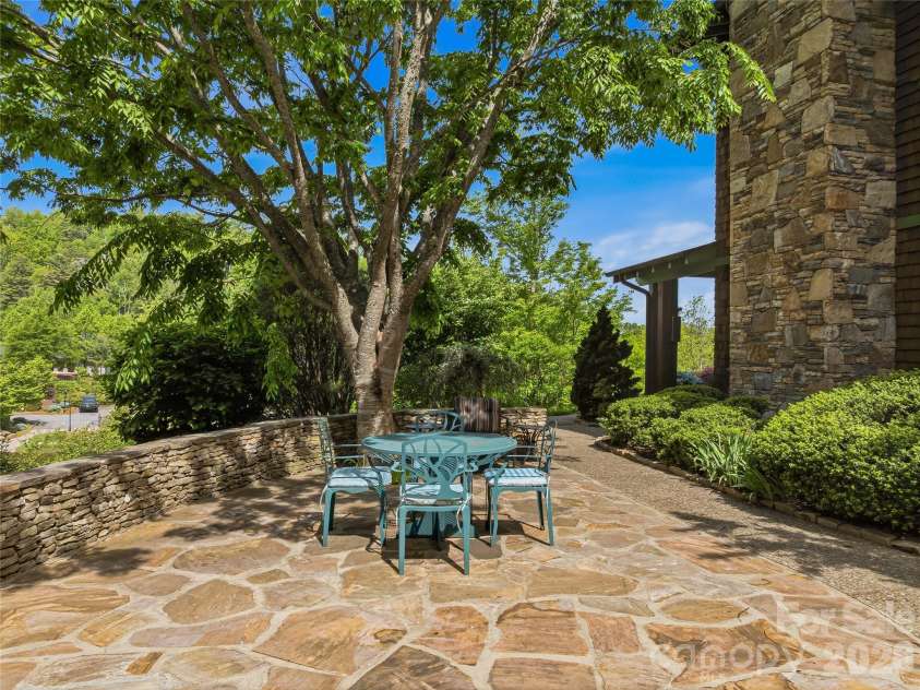 239 Senator Reynolds Road, Asheville, NC 28804.  MLS# CAR4358154, YatesRealty ID 22009. 