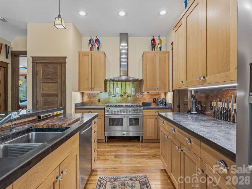 239 Senator Reynolds Road, Asheville, NC 28804.  MLS# CAR4358154, YatesRealty ID 22009. 