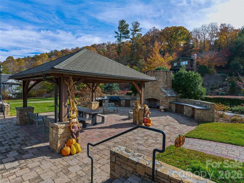 239 Senator Reynolds Road, Asheville, NC 28804.  MLS# CAR4358154, YatesRealty ID 22009. 