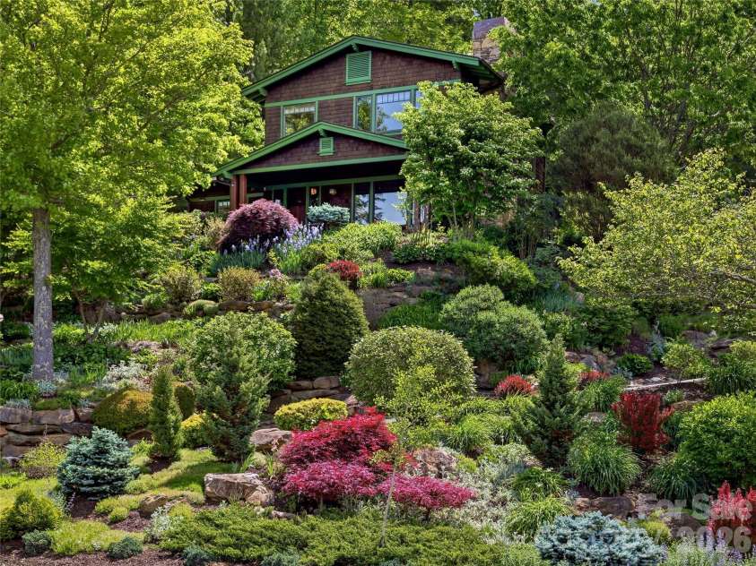 239 Senator Reynolds Road, Asheville, NC 28804.  MLS# CAR4358154, YatesRealty ID 22009. 