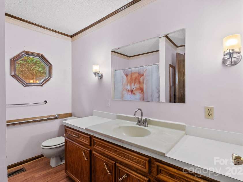 61 Doe Loop, Hot Springs, NC 28743.  MLS# CAR4295989, YatesRealty ID 2201. #2 Bathroom