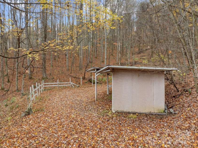 61 Doe Loop, Hot Springs, NC 28743.  MLS# CAR4295989, YatesRealty ID 2201. 