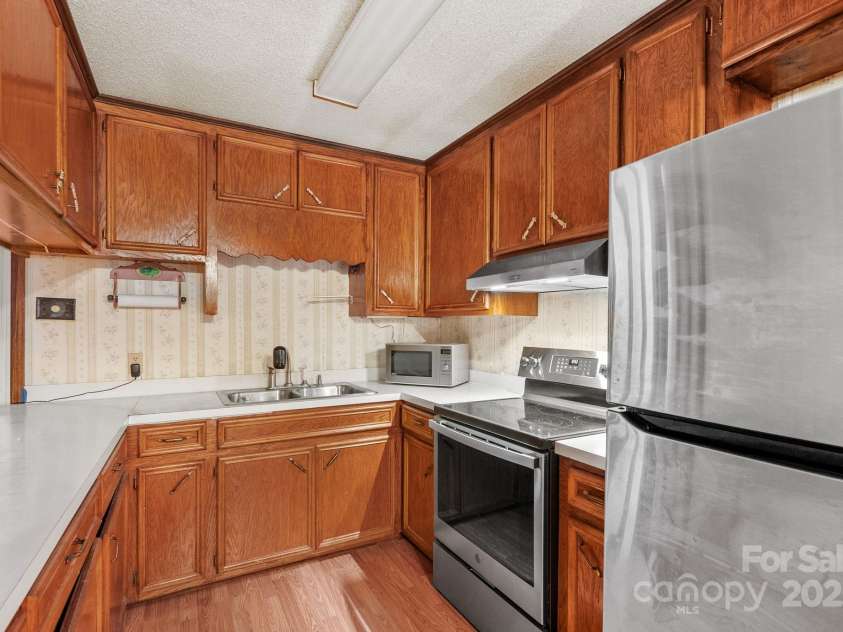 61 Doe Loop, Hot Springs, NC 28743.  MLS# CAR4295989, YatesRealty ID 2201. Kitchen w/plenty of cabinets/counterspace