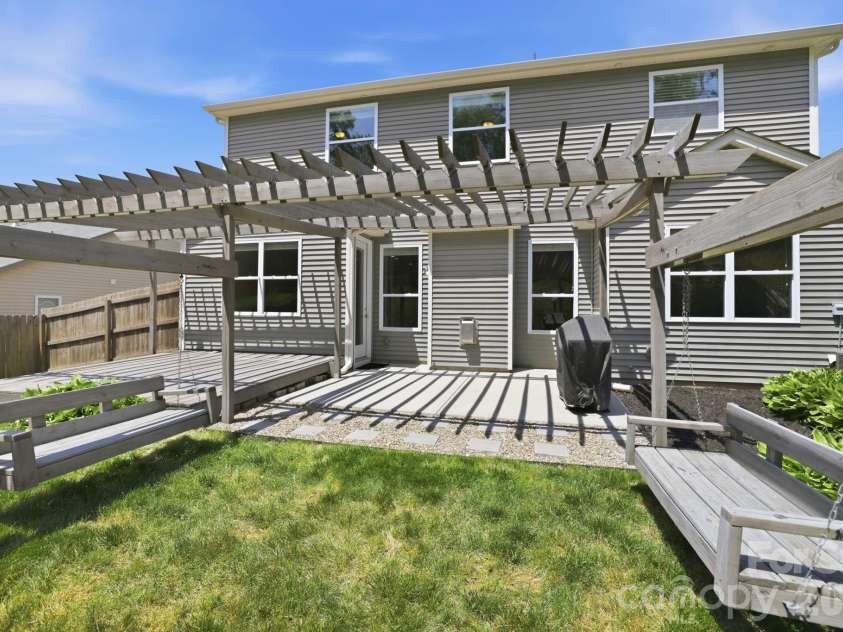 1197 Mckee Farm Lane, Belmont, NC 28012.  MLS# CAR4371180, YatesRealty ID 22010. 