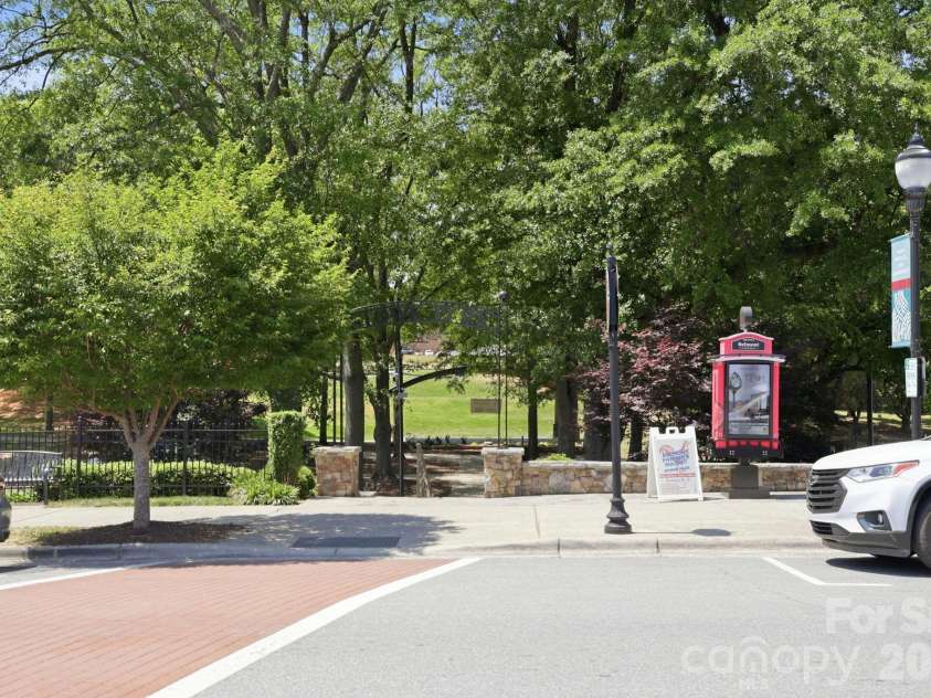 1197 Mckee Farm Lane, Belmont, NC 28012.  MLS# CAR4371180, YatesRealty ID 22010. 