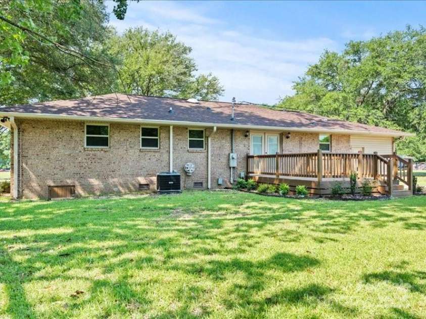 136 Chester Park Circle, Chesterfield, SC 29709.  MLS# CAR4275071, YatesRealty ID 22011. 