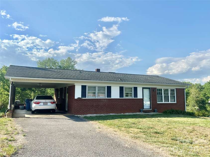 1577 Catawba Terrace, Lenoir, NC 28645.  MLS# CAR4379132, YatesRealty ID 22011. 