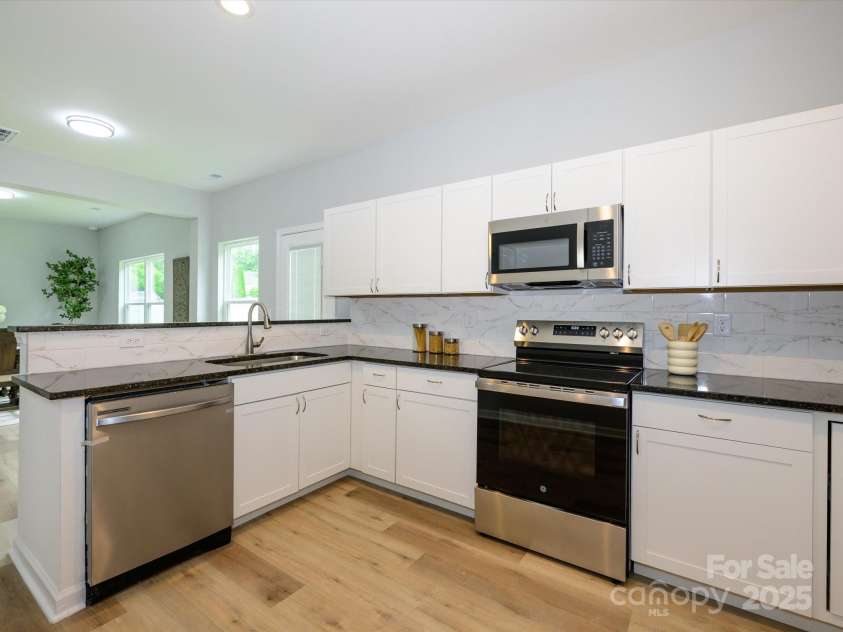 8611 Earthenware Drive, Charlotte, NC 28269.  MLS# CAR4259776, YatesRealty ID 22013. 