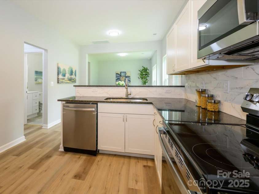 8611 Earthenware Drive, Charlotte, NC 28269.  MLS# CAR4259776, YatesRealty ID 22013. 