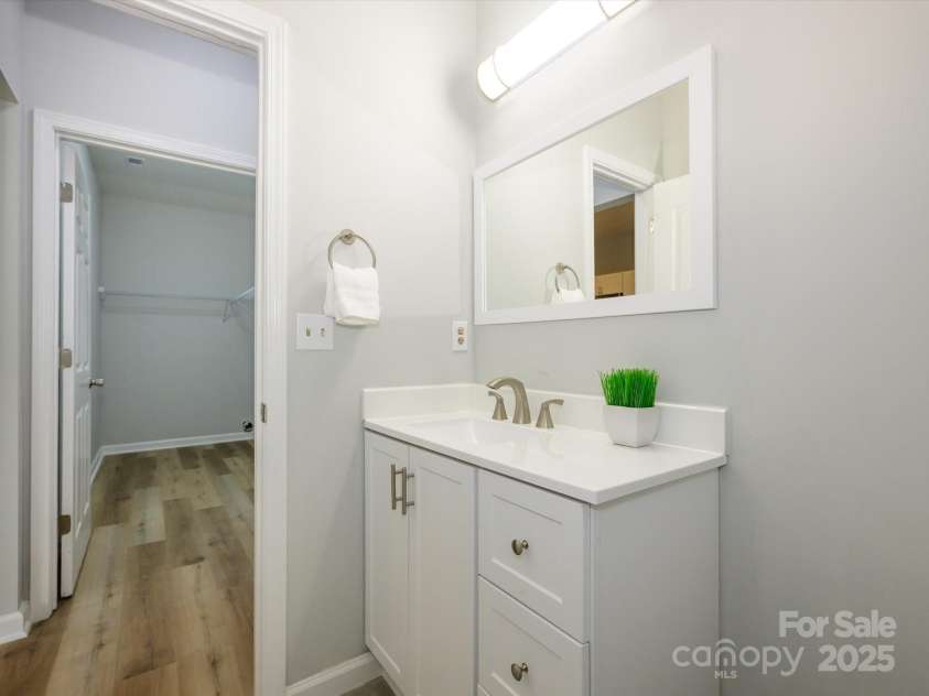 8611 Earthenware Drive, Charlotte, NC 28269.  MLS# CAR4259776, YatesRealty ID 22013. 