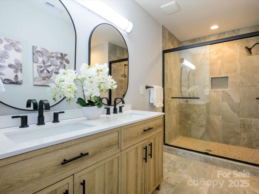 8611 Earthenware Drive, Charlotte, NC 28269.  MLS# CAR4259776, YatesRealty ID 22013. 