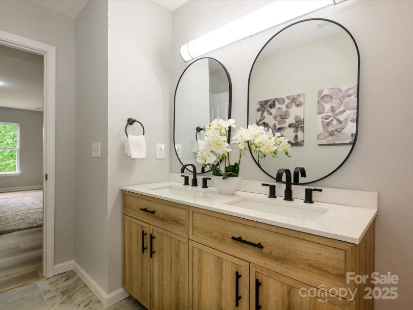 8611 Earthenware Drive, Charlotte, NC 28269.  MLS# CAR4259776, YatesRealty ID 22013. 