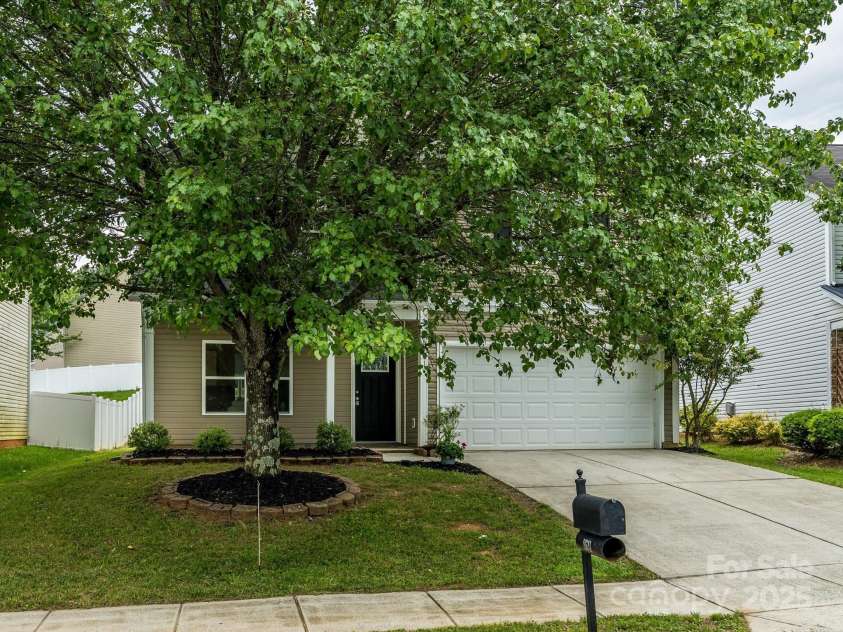 8611 Earthenware Drive, Charlotte, NC 28269.  MLS# CAR4259776, YatesRealty ID 22013. 