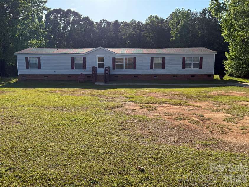 9385 US Highway 52 Highway, Wadesboro, NC 28170.  MLS# CAR4381294, YatesRealty ID 22013. 