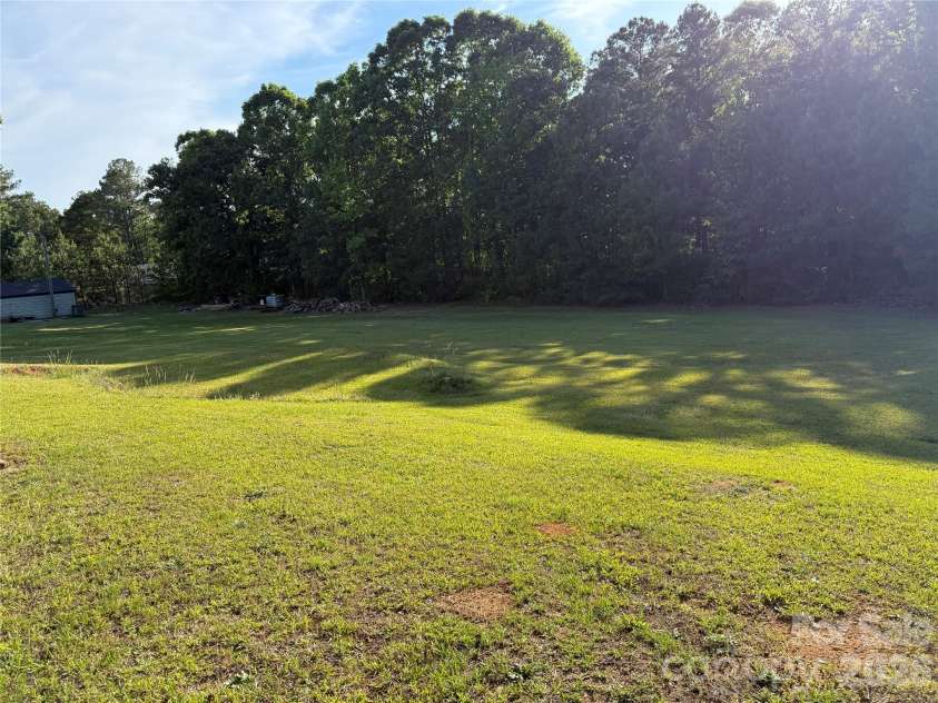 9385 US Highway 52 Highway, Wadesboro, NC 28170.  MLS# CAR4381294, YatesRealty ID 22013. 