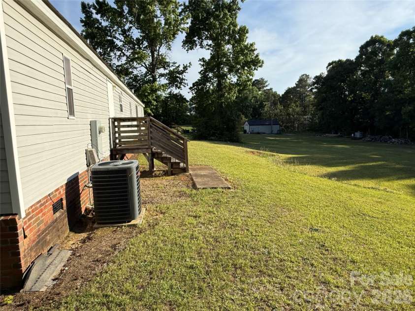 9385 US Highway 52 Highway, Wadesboro, NC 28170.  MLS# CAR4381294, YatesRealty ID 22013. 