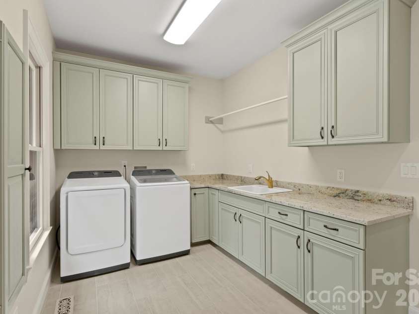 301 Winding Meadows Drive, Flat Rock, NC 28731.  MLS# CAR4381410, YatesRealty ID 22014. 