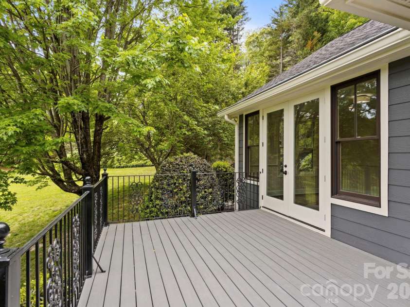 301 Winding Meadows Drive, Flat Rock, NC 28731.  MLS# CAR4381410, YatesRealty ID 22014. 