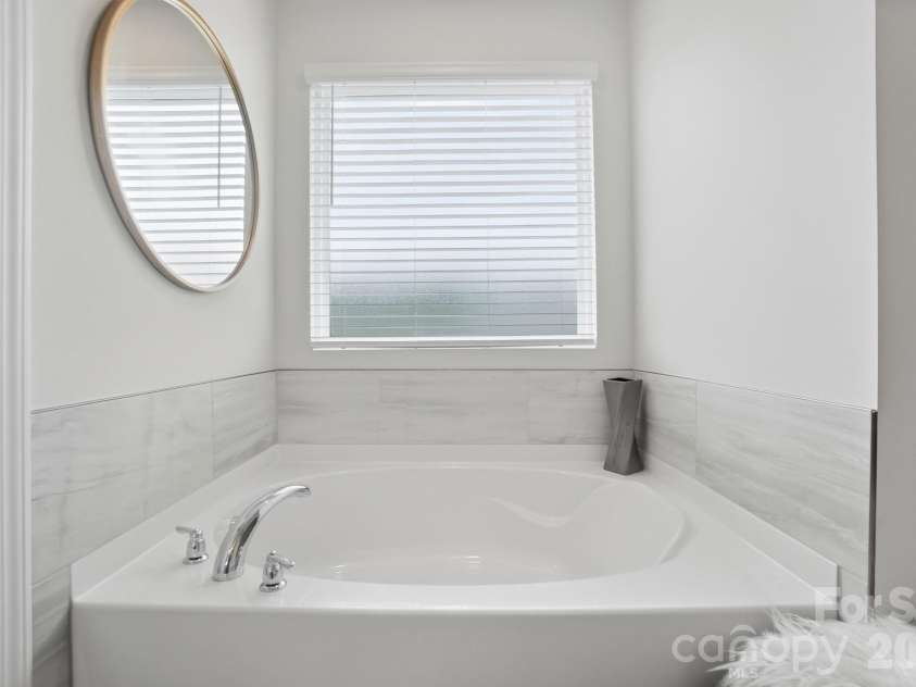 15625 Little Bluestem Street, Charlotte, NC 28278.  MLS# CAR4380451, YatesRealty ID 22015. 