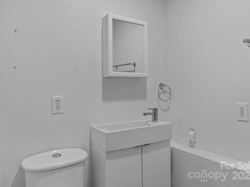 5229 Mt Holly Huntersville Road, Charlotte, NC 28216.  MLS# CAR4257575, YatesRealty ID 22015. 