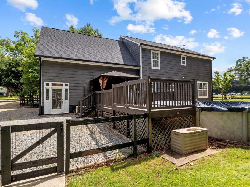 5229 Mt Holly Huntersville Road, Charlotte, NC 28216.  MLS# CAR4257575, YatesRealty ID 22015. 