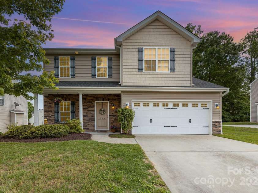 1720 Timber Cove Court, Winston Salem, NC 27127.  MLS# CAR4270047, YatesRealty ID 22016. 
