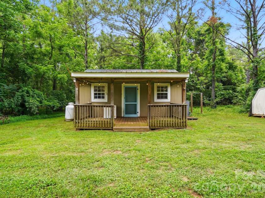 1621 California Road, York, SC 29745.  MLS# CAR4266060, YatesRealty ID 22017. Cottage
