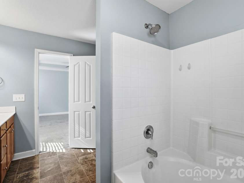 1621 California Road, York, SC 29745.  MLS# CAR4266060, YatesRealty ID 22017. Primary Bath