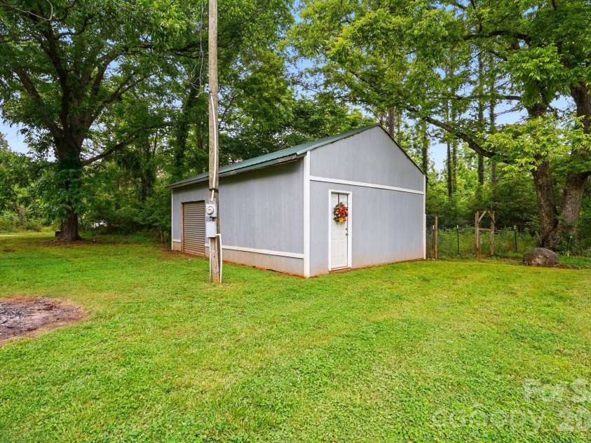 1621 California Road, York, SC 29745.  MLS# CAR4266060, YatesRealty ID 22017. Storage Building