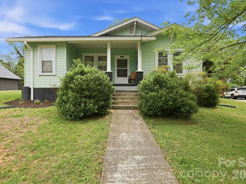 77 Pulliam Street, Marion, NC 28752.  MLS# CAR4378506, YatesRealty ID 22018. 
