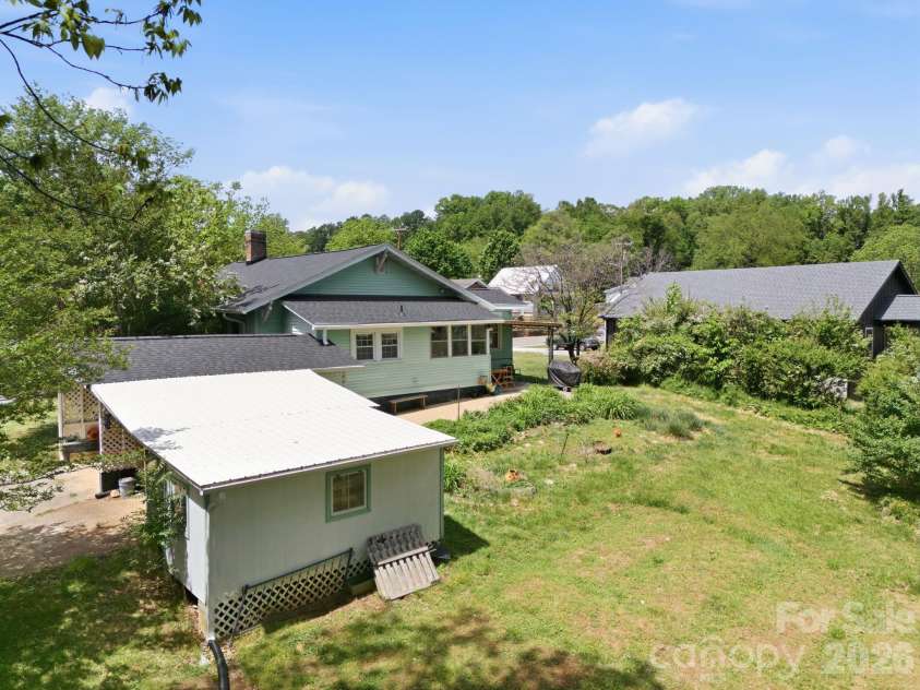77 Pulliam Street, Marion, NC 28752.  MLS# CAR4378506, YatesRealty ID 22018. 