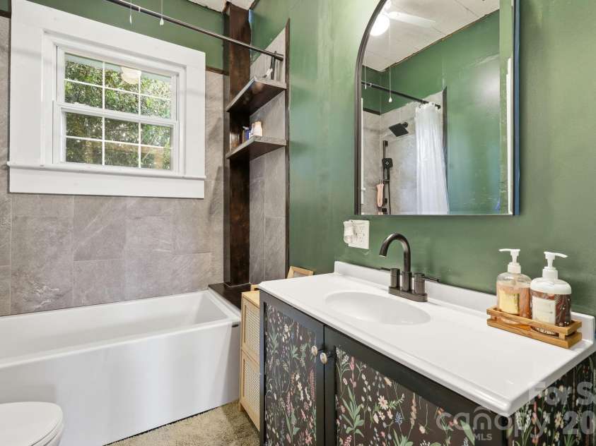 77 Pulliam Street, Marion, NC 28752.  MLS# CAR4378506, YatesRealty ID 22018. 