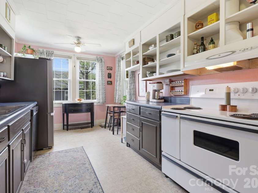 77 Pulliam Street, Marion, NC 28752.  MLS# CAR4378506, YatesRealty ID 22018. 