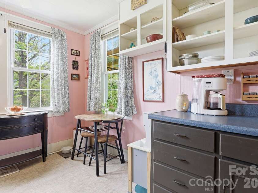 77 Pulliam Street, Marion, NC 28752.  MLS# CAR4378506, YatesRealty ID 22018. 