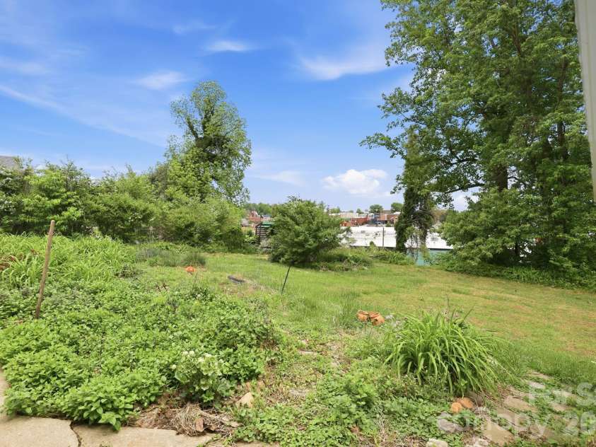 77 Pulliam Street, Marion, NC 28752.  MLS# CAR4378506, YatesRealty ID 22018. 