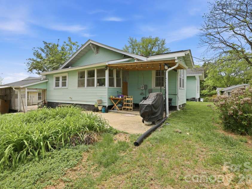 77 Pulliam Street, Marion, NC 28752.  MLS# CAR4378506, YatesRealty ID 22018. 