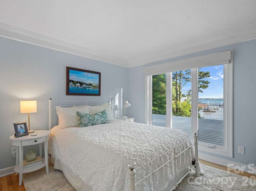 107 Beachview Drive, Mooresville, NC 28117.  MLS# CAR4377535, YatesRealty ID 22019. Additional bedrooms with lake views